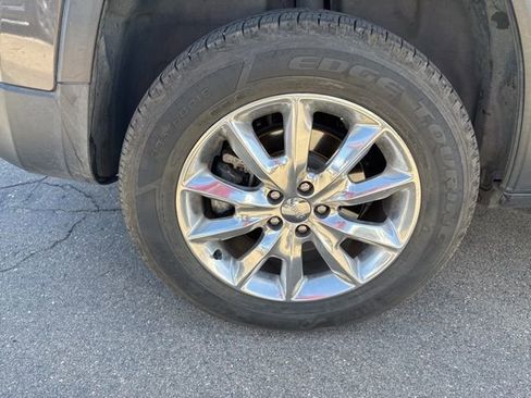 Used 2014 Jeep Cherokee Limited w/ Luxury Group AWD/4WD image 23