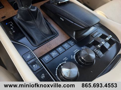 Used 2017 Lexus LX 570 4WD w/ Luxury Package image 32