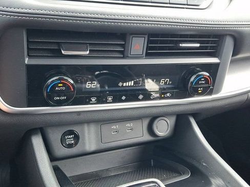 Used 2025 Nissan Rogue SV AWD/4WD image 19