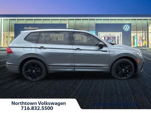 Used 2022 Volkswagen Tiguan SE R-Line image 2