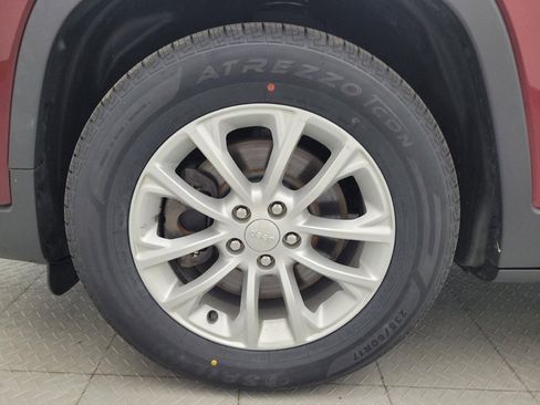 Used 2020 Jeep Cherokee Latitude FWD image 31