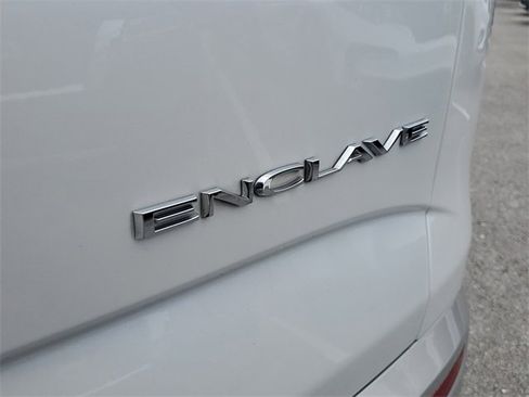 Used 2018 Buick Enclave Essence image 9