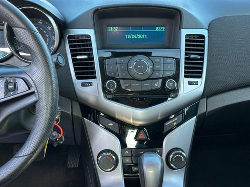 Used 2015 Chevrolet Cruze LT image 13