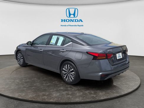 Used 2024 Nissan Altima 2.5 SV FWD image 3