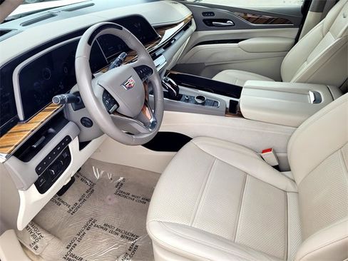 Used 2022 Cadillac Escalade Premium Luxury Platinum w/ Heavy-Duty Trailer Package image 11