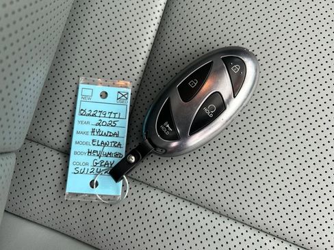 Certified 2025 Hyundai Elantra Limited image 31