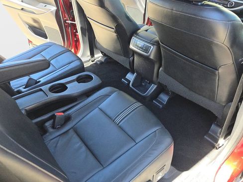 Used 2017 Toyota Highlander SE w/ Carpet Mat Package FWD image 13