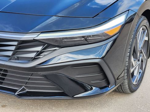 Certified 2025 Hyundai Elantra Sport image 8