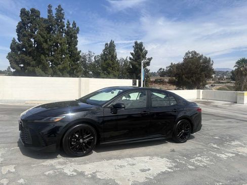 Used 2025 Toyota Camry SE FWD image 9