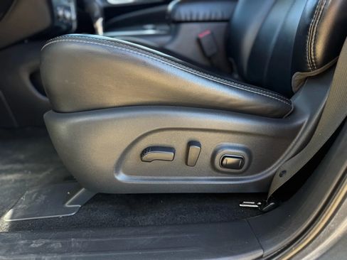 Used 2019 Nissan Pathfinder SL image 11