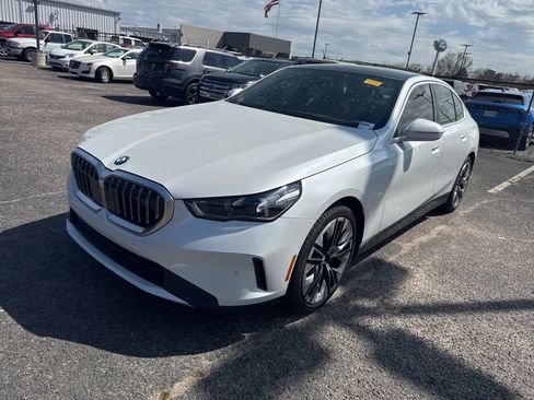 Used 2024 BMW 530i w/ Executive Package image 3
