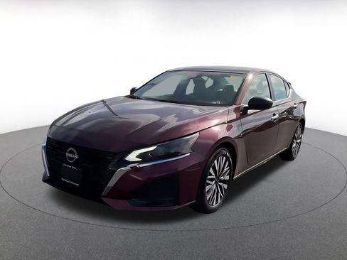 Used 2025 Nissan Altima 2.5 SV FWD image 7