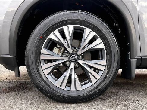 Used 2023 Nissan Rogue SV AWD/4WD image 9