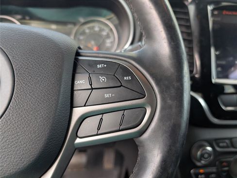 Used 2020 Jeep Cherokee Limited image 25