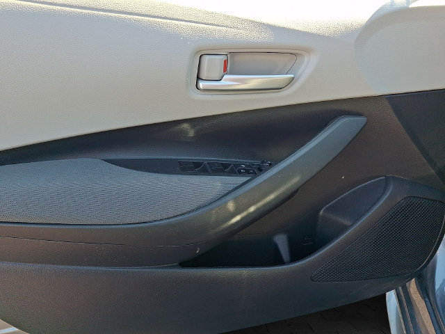 Used 2021 Toyota Corolla LE FWD image 12