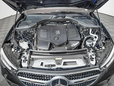 Certified 2025 Mercedes-Benz GLC 300 image 4