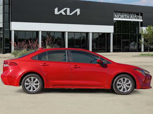 Used 2021 Toyota Corolla LE image 7