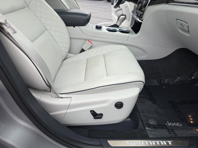 Used 2020 Jeep Grand Cherokee Summit AWD/4WD image 39