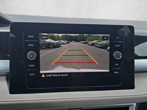 Certified 2025 Volkswagen Taos SE AWD/4WD image 14
