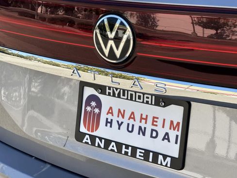 Used 2025 Volkswagen Atlas SE image 36