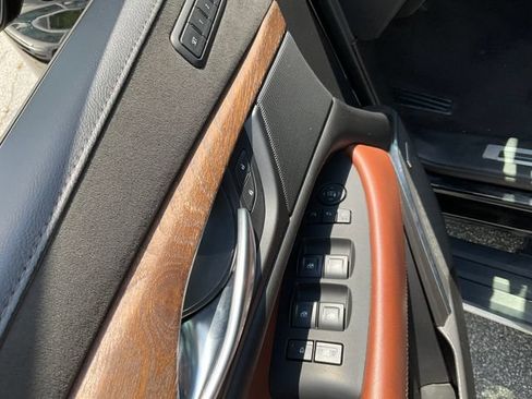 Used 2019 Cadillac Escalade Premium Luxury AWD/4WD image 8