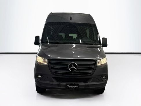 Used 2024 Mercedes-Benz Sprinter 2500 image 2