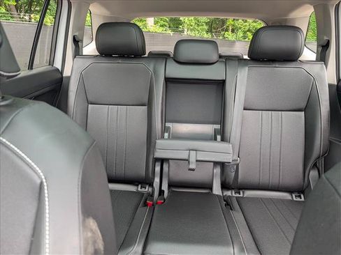Certified 2023 Volkswagen Tiguan SE w/ Panoramic Sunroof Package FWD image 18