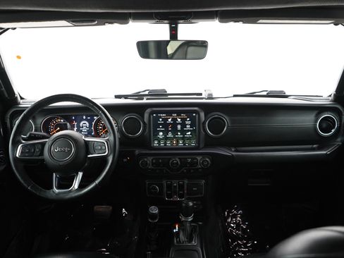 Used 2018 Jeep Wrangler Unlimited Sahara AWD/4WD image 13