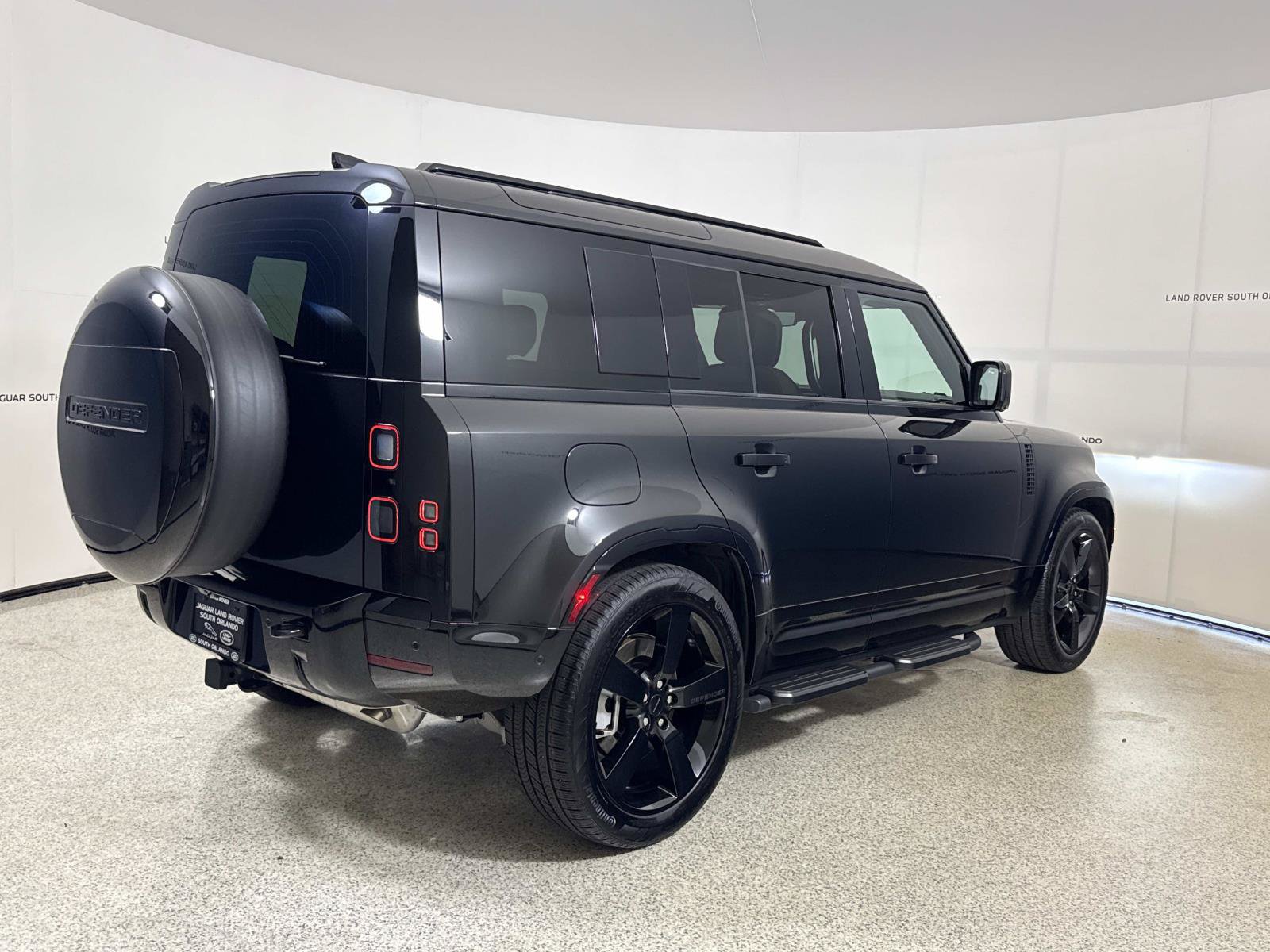 Used 2026 Land Rover Defender 110 X-Dynamic SE AWD/4WD image 5