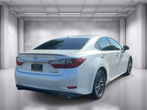 Used 2018 Lexus ES 350 w/ Navigation System Package FWD image 3
