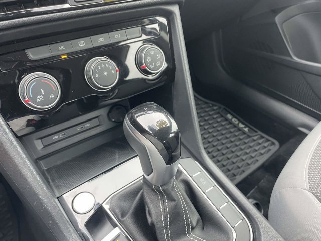 Certified 2024 Volkswagen Taos S FWD image 30