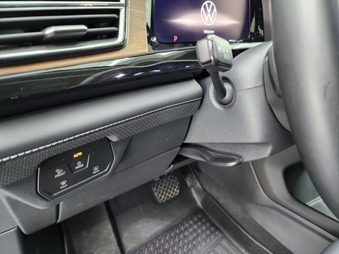 Used 2025 Volkswagen Atlas SE AWD/4WD image 42