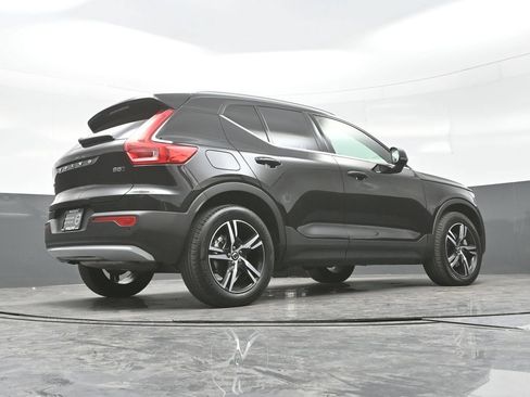 Used 2025 Volvo XC40 B5 Core AWD/4WD image 29