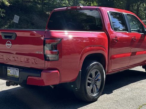 Used 2025 Nissan Frontier SV image 5