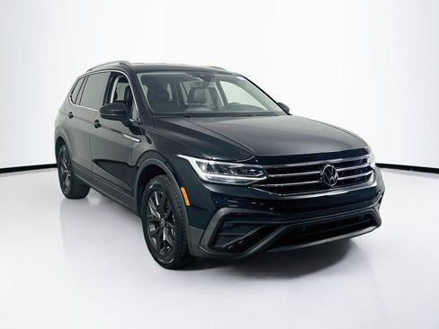 Used 2024 Volkswagen Tiguan SE FWD image 3