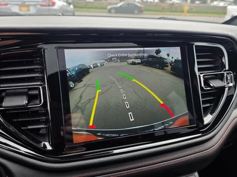 Used 2024 Dodge Durango GT RWD image 29