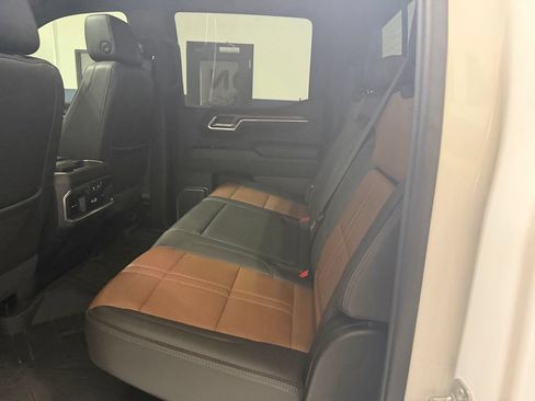 Used 2023 Chevrolet Silverado 1500 High Country w/ High Country Premium Package AWD/4WD image 32