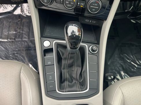 Used 2024 Volkswagen Jetta SE w/ Panoramic Sunroof Package image 24