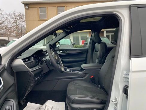 New 2025 Jeep Grand Cherokee Altitude image 21