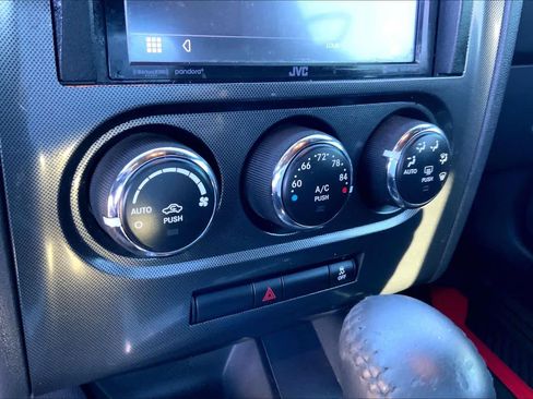 Used 2014 Dodge Challenger SXT image 26