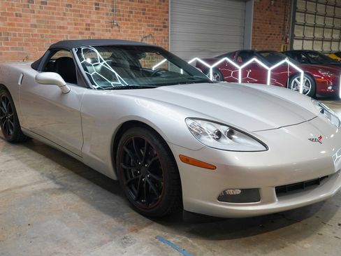Used 2006 Chevrolet Corvette Convertible w/ Preferred Equipment Group RWD image 21