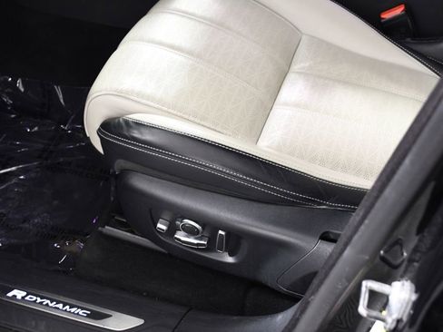 Used 2018 Land Rover Range Rover Velar AWD/4WD image 16