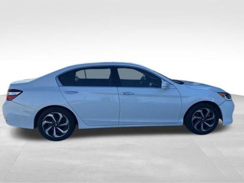 Used 2017 Honda Accord EX-L image 9
