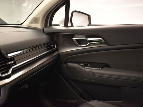 Used 2025 Kia Sportage EX FWD image 23