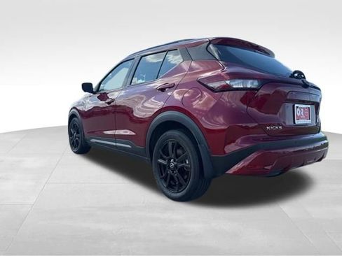 Used 2023 Nissan Kicks SR w/ SR Premium Package FWD image 6
