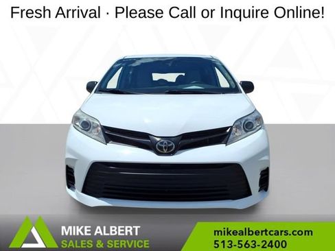 Used 2020 Toyota Sienna L FWD image 2