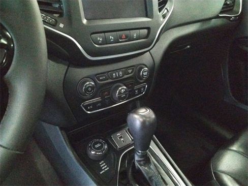 Used 2023 Jeep Cherokee Altitude Lux w/ Lux Elite Package image 32