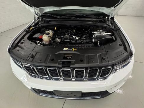 Used 2022 Jeep Grand Cherokee Limited AWD/4WD image 33