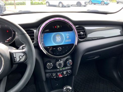 Certified 2024 MINI Cooper 4-Door Hardtop image 7