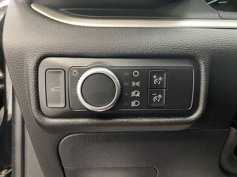 Used 2022 Ford Explorer XLT image 19